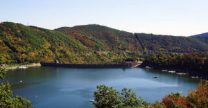 Der Edersee mit seiner Staumauer. Foto: pixabay.com